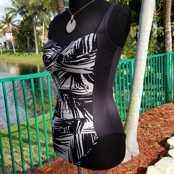 La Blanca 1-Pc 👙 - Picture 2 of 6